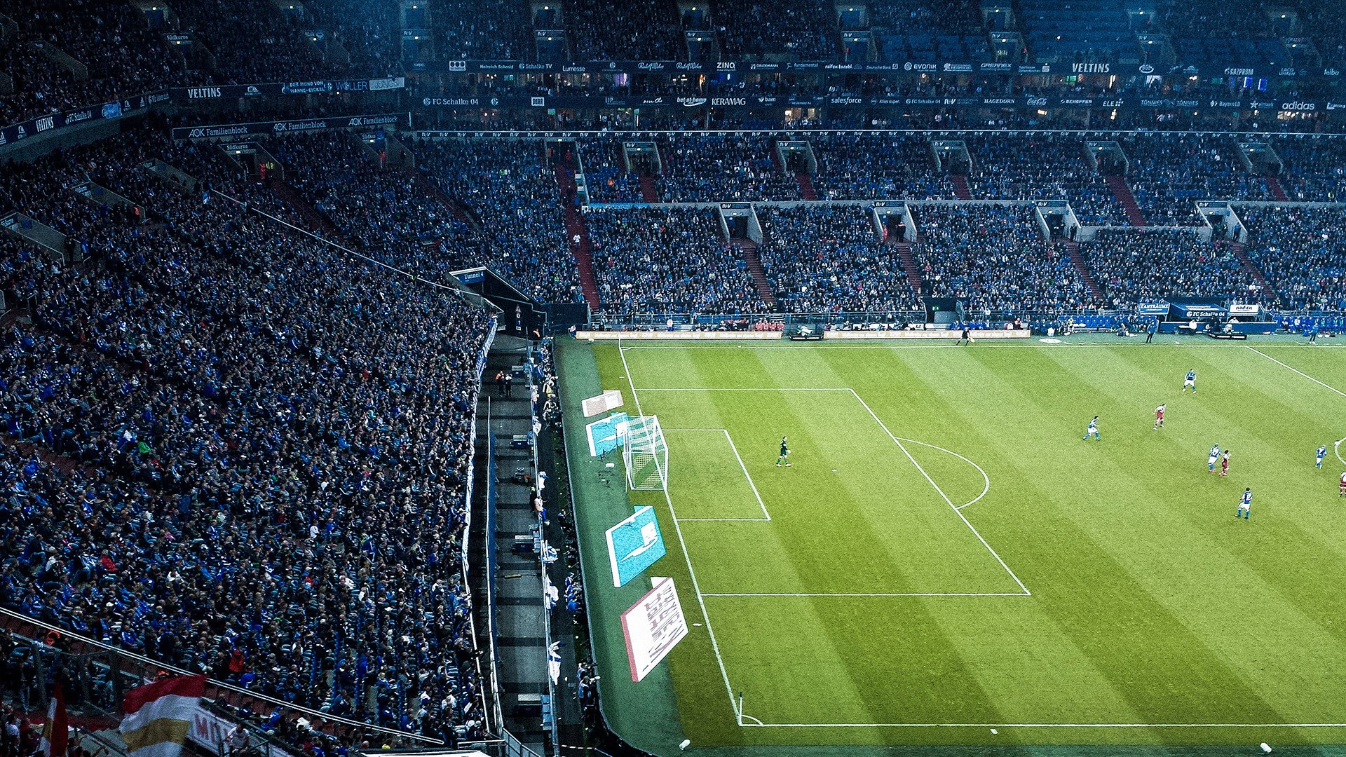 开云体育官网登入-东亚杯中国足球晋级 球迷集体庆祝胜利，东亚杯中国战绩